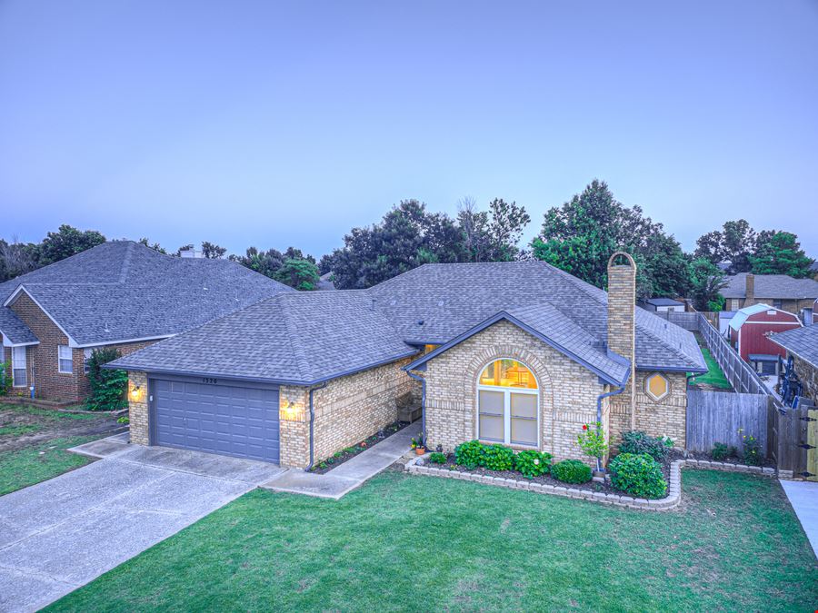1320 Von Elm Pl