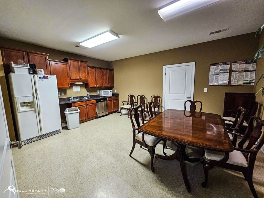 Holly Springs Office Suites | ±1,300 SF