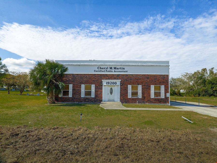 Lake Wales 1960 SQFT Office Building with Additional Residential Income