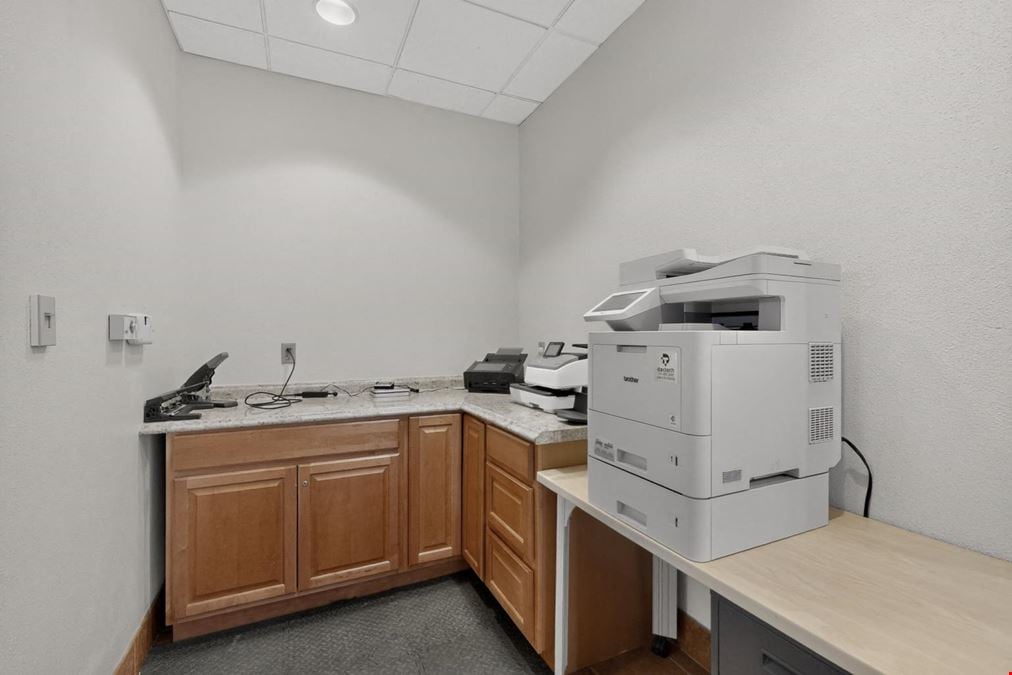 Free-Standing 2,908 SF Office with Montaño Frontage & 16 Spaces