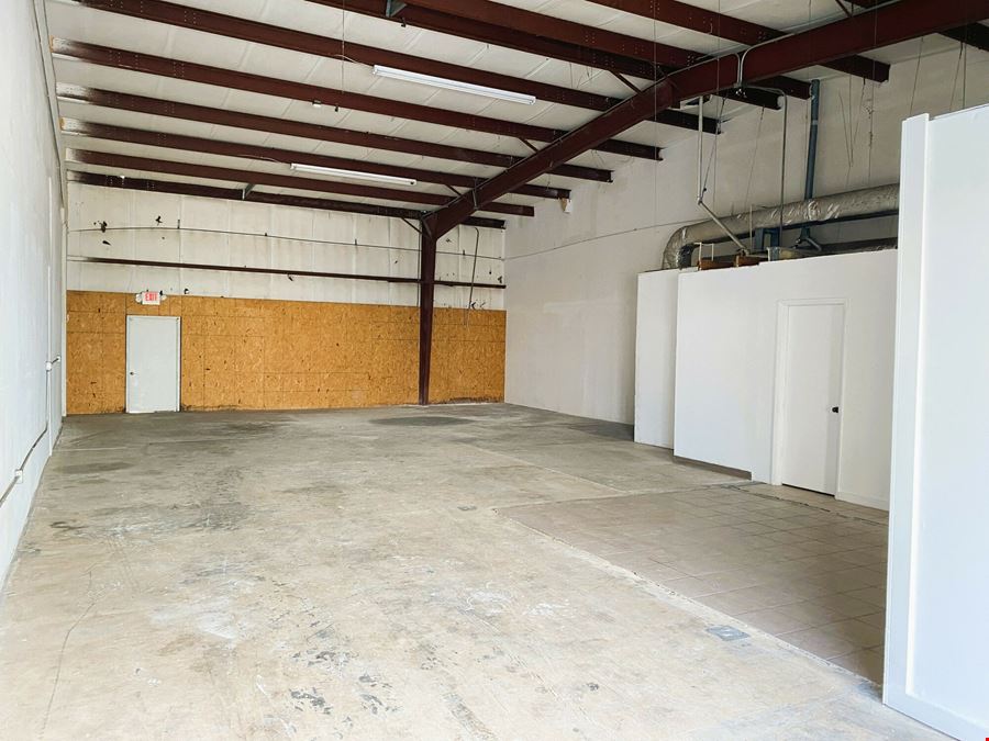 2,000 SF Warehouse off US 301