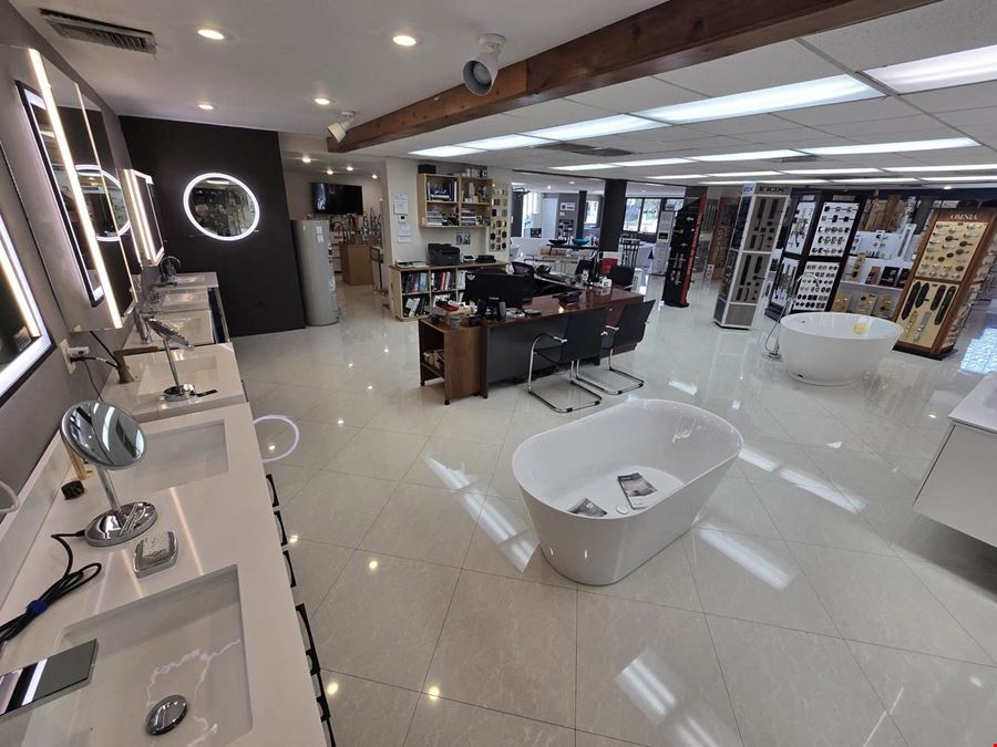 Freestanding Retail / Showroom Bldg