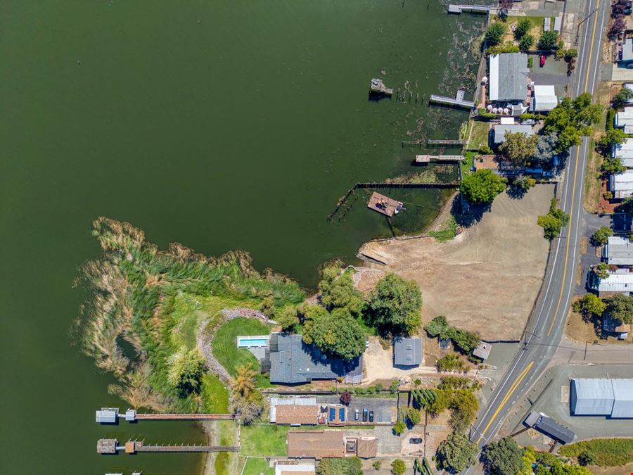 Lakeport: Lake Front Property