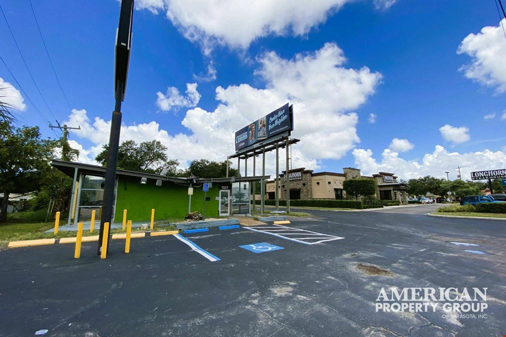 HC Zoned Building w/ Ample Parking