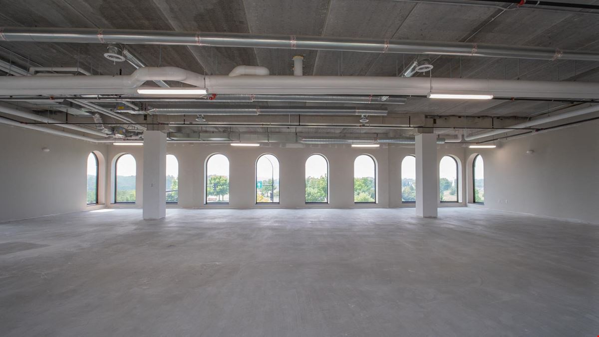 Professional Space Anchored by Established Bank