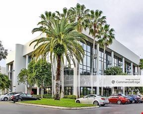 Glades Twin Plaza