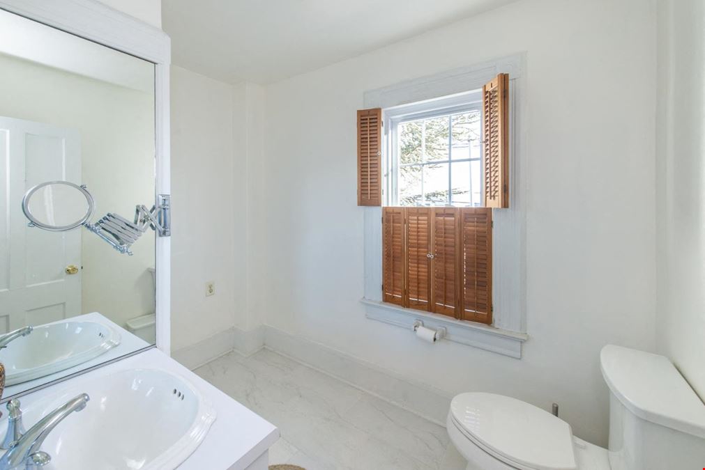 27 Diamond Spring Rd