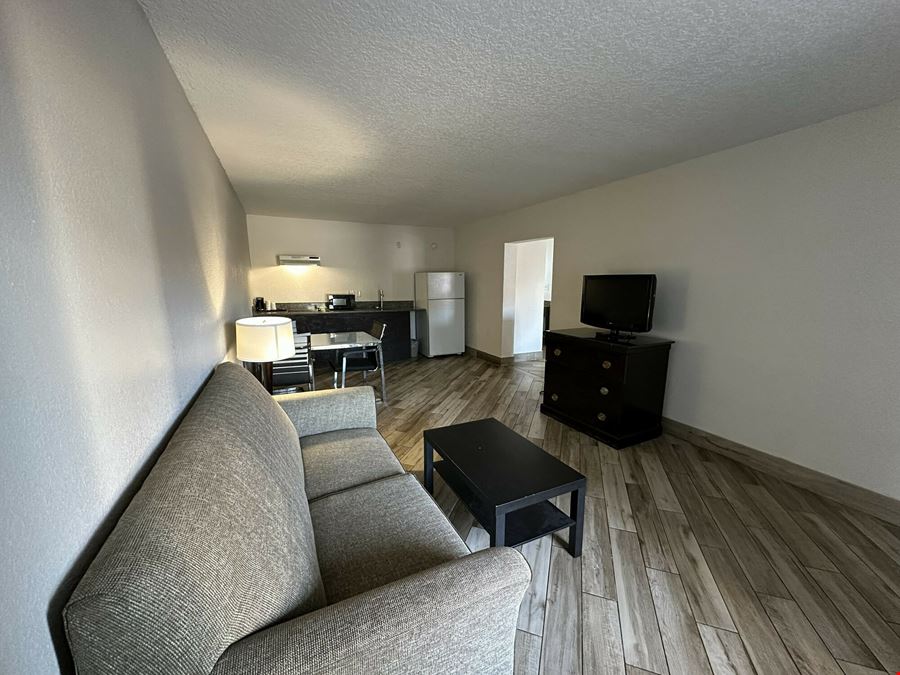 Clarion Inn & Suites Kissimmee-Lake Buena Vista South
