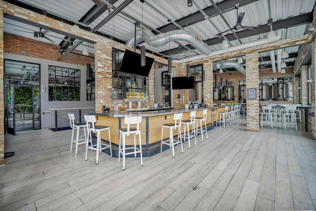 Fully Built-out Bar/Retail Space