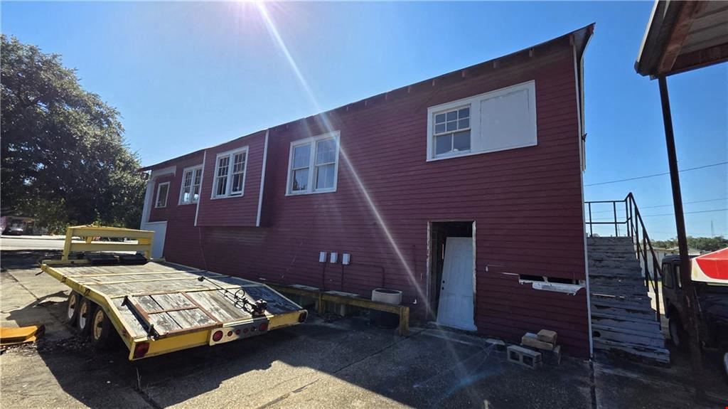 2200 Paris Rd