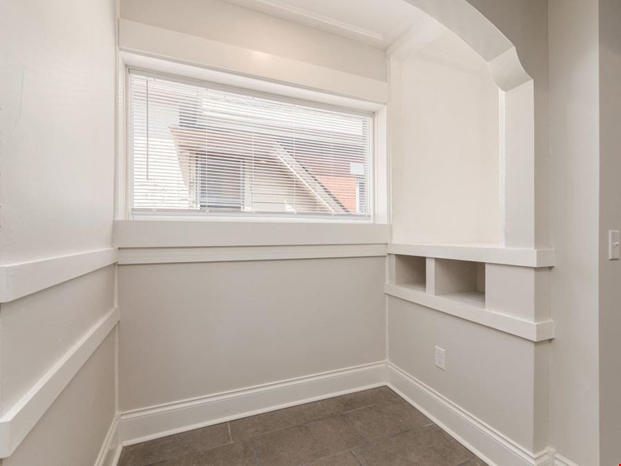 1029-1031 E Livingston Ave