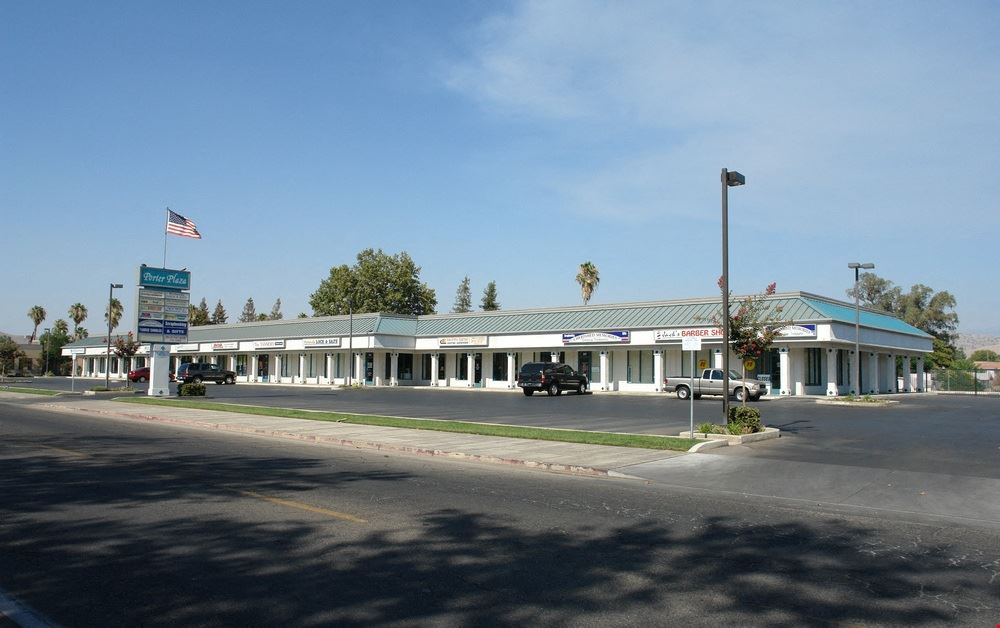 Retail/Office Available in Freestanding Commercial Retail Strip Center