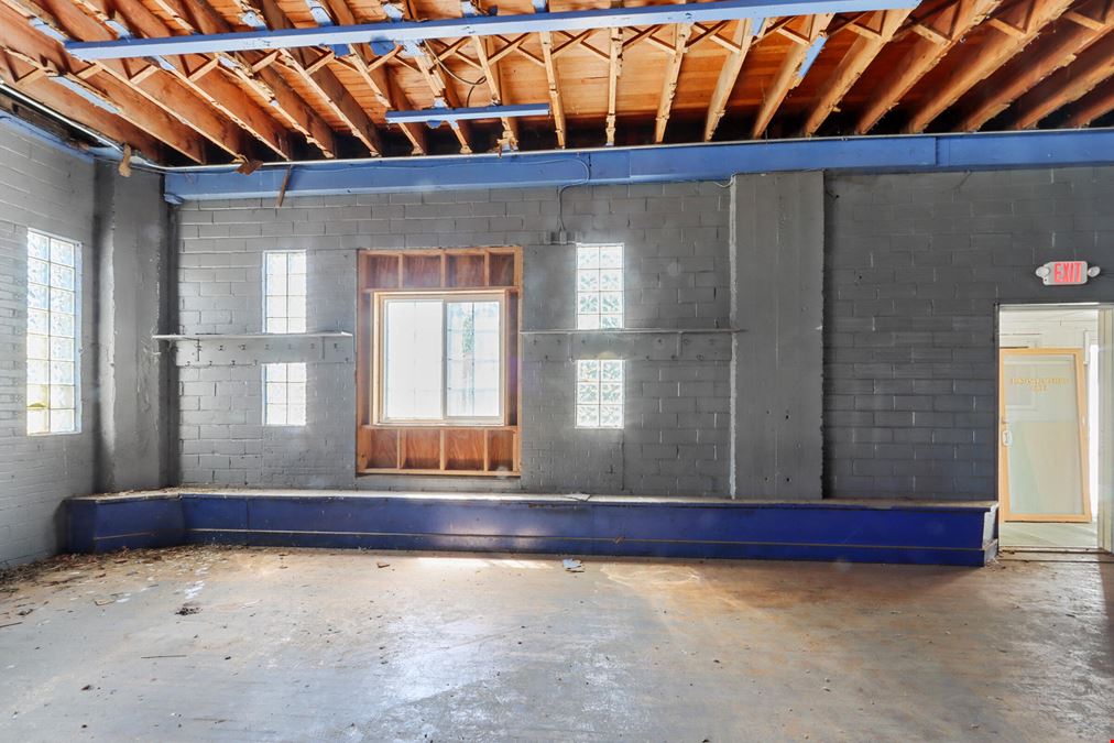 548 Delavan Dr