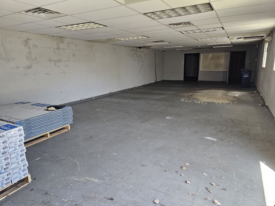 40 Comet Ave - 2,090+/- Office - Warehouse Space