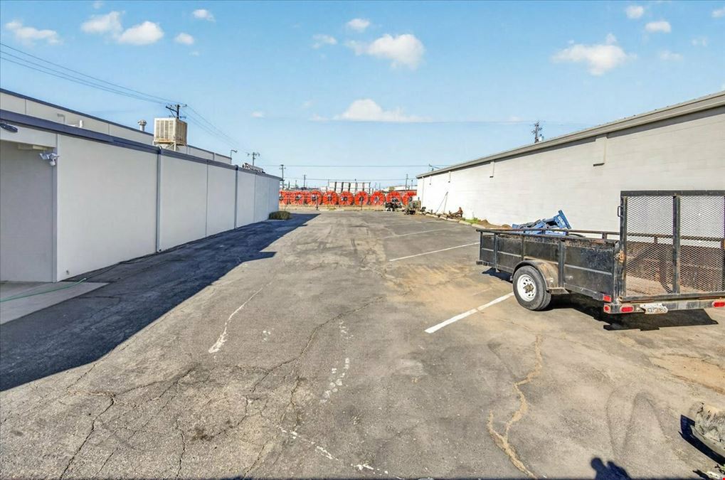 ±4,364 SF Freestanding Industrial Building + Large Yard Area - CA-41 Exposure