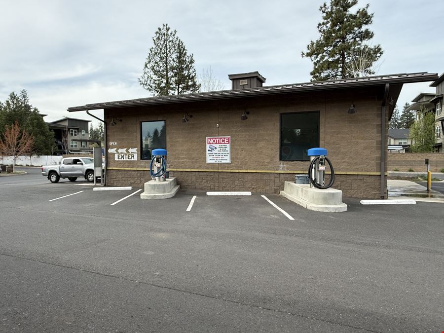 1045 W Rail Way