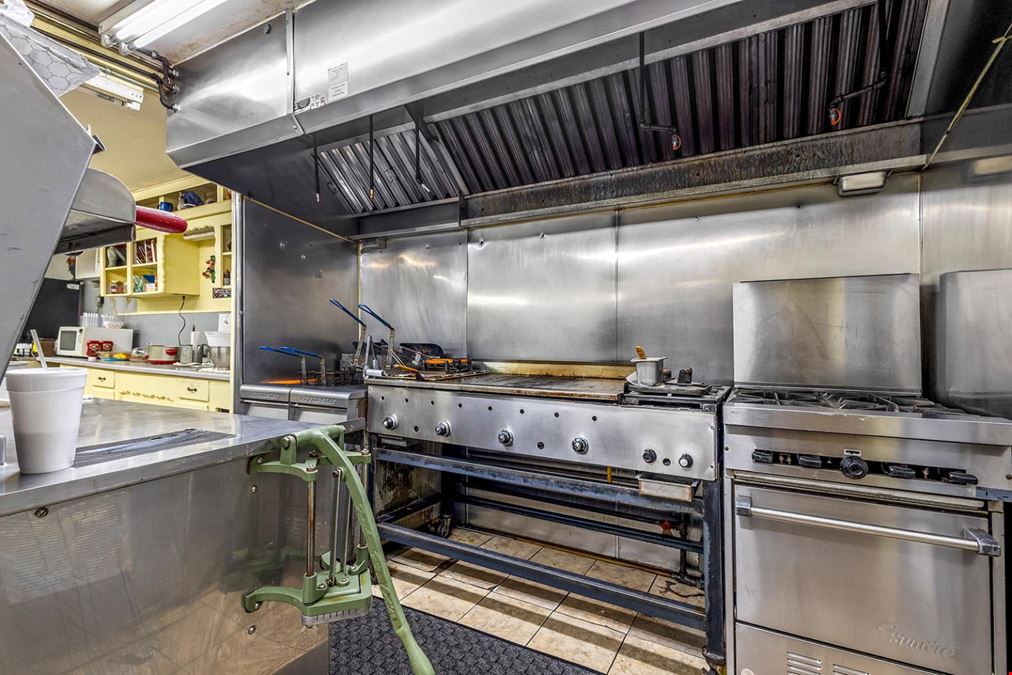 Convenience Store in Naples, TX for Sale