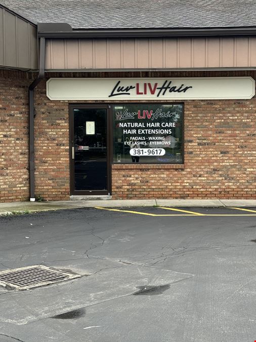 1,000+/- SF Former Salon