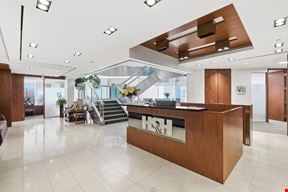 20 Queen St W