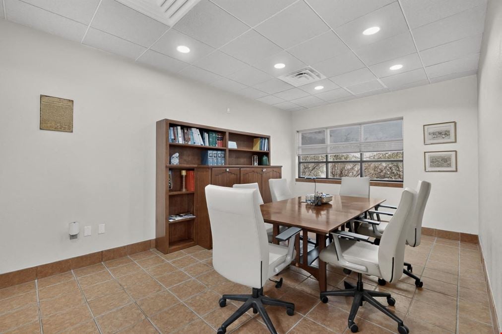 Free-Standing 2,908 SF Office with Montaño Frontage & 16 Spaces