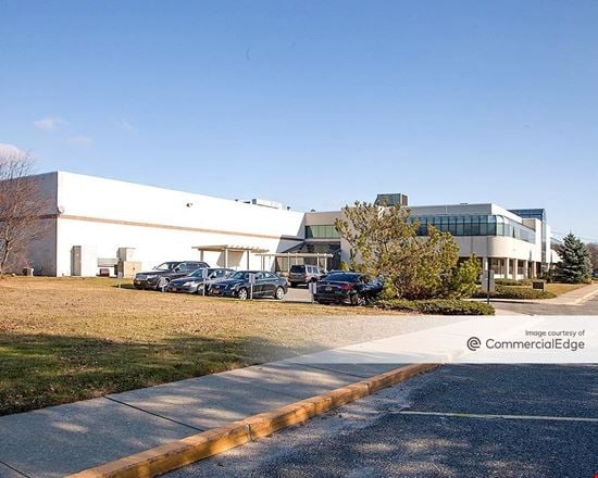 Preview of Industrial space for Rent at 5005 Veterans Memorial Highway