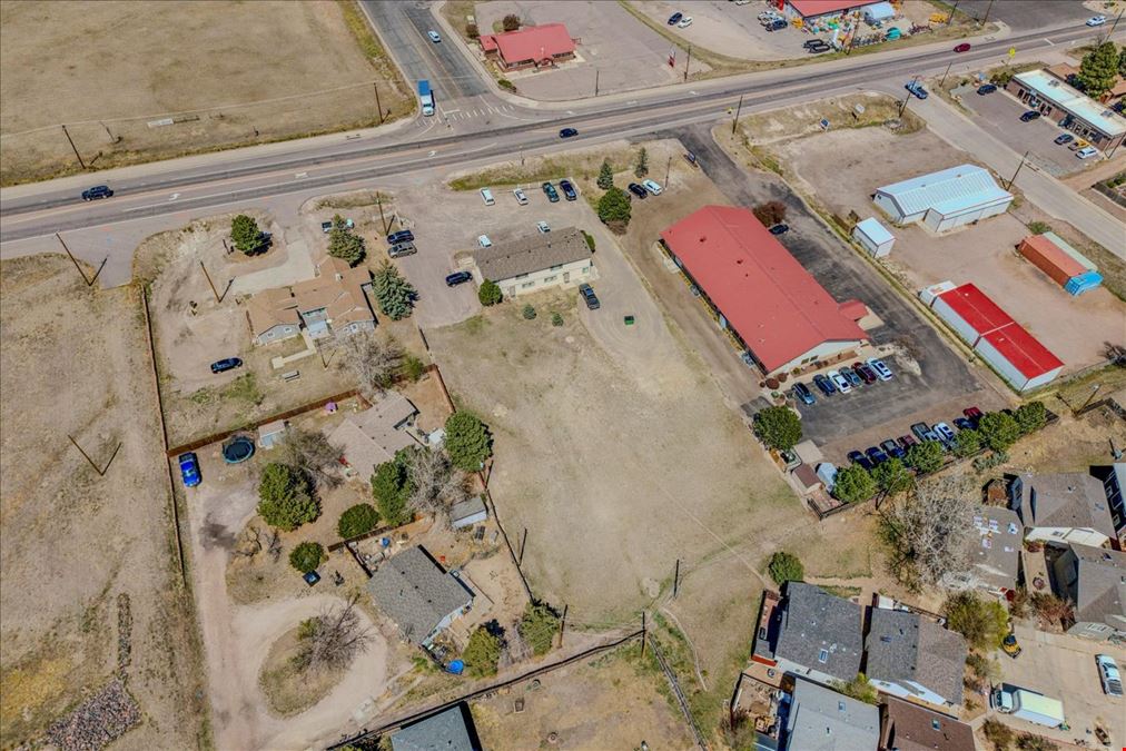 Multi-Tenant Office Building w Ample Parking