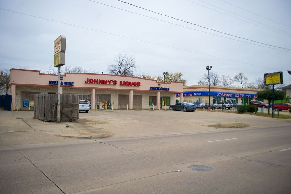 Johnny's Plaza