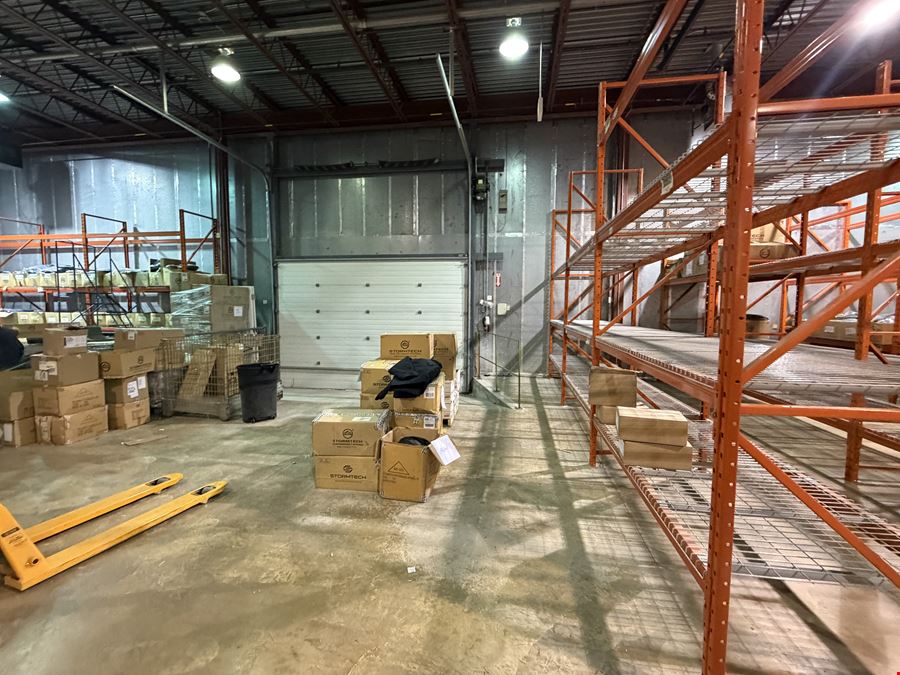 100 Commerce Valley Dr E, Markham, ON L3T 7R1