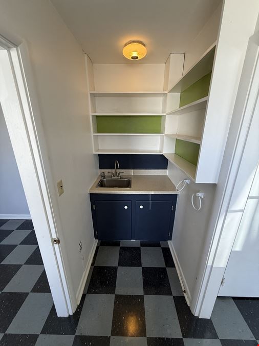 Versatile Office / Retail Space