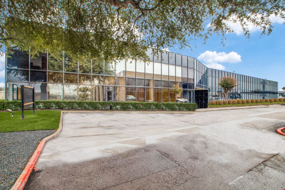 340-350 N Sam Houston Pkwy E