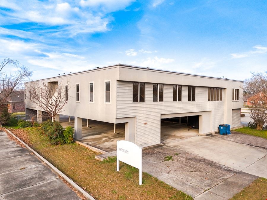 Renovated Office Suite just off Sherwood Forest at I-12