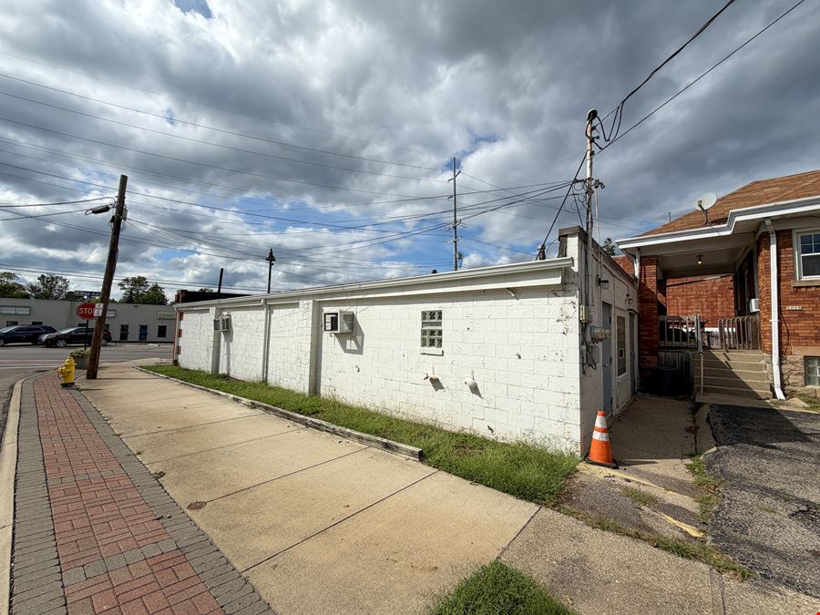 8000-8006 Blue Ash Road