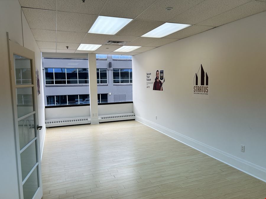 25 Lesmill Rd, North York, ON M3B 2T3