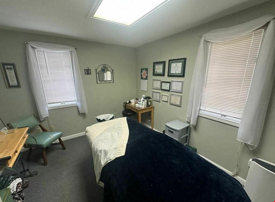 373 Davison Rd - 1550+/- SF RETAIL/OFFICE SPACE
