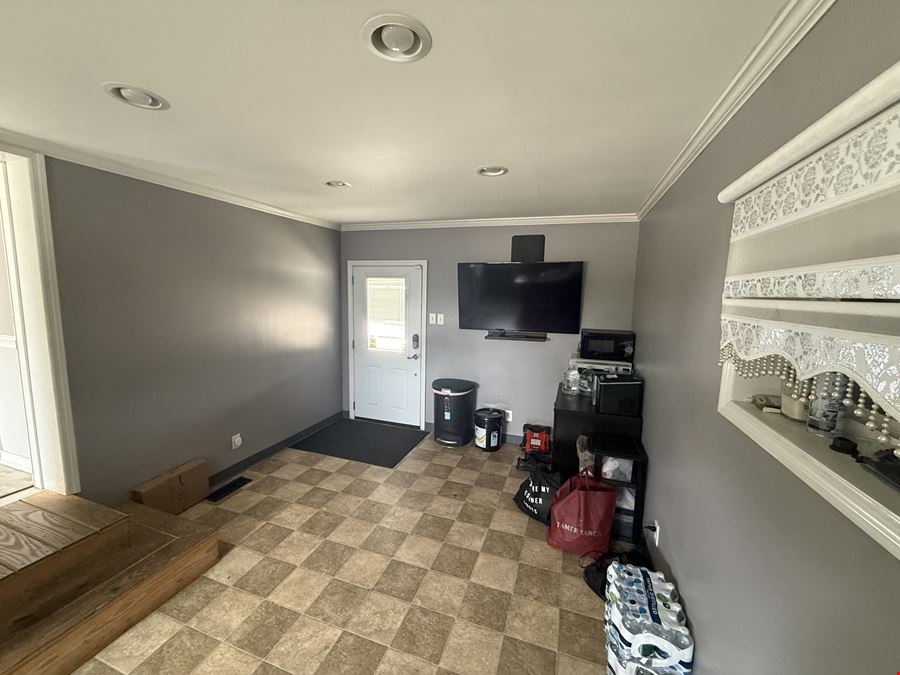 5848 Poe Ave