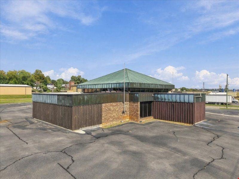 800 W. Morris Blvd