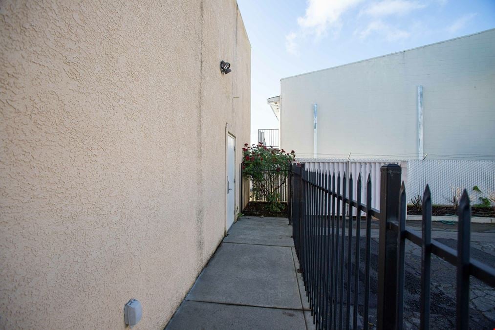 2110 Railroad Avenue