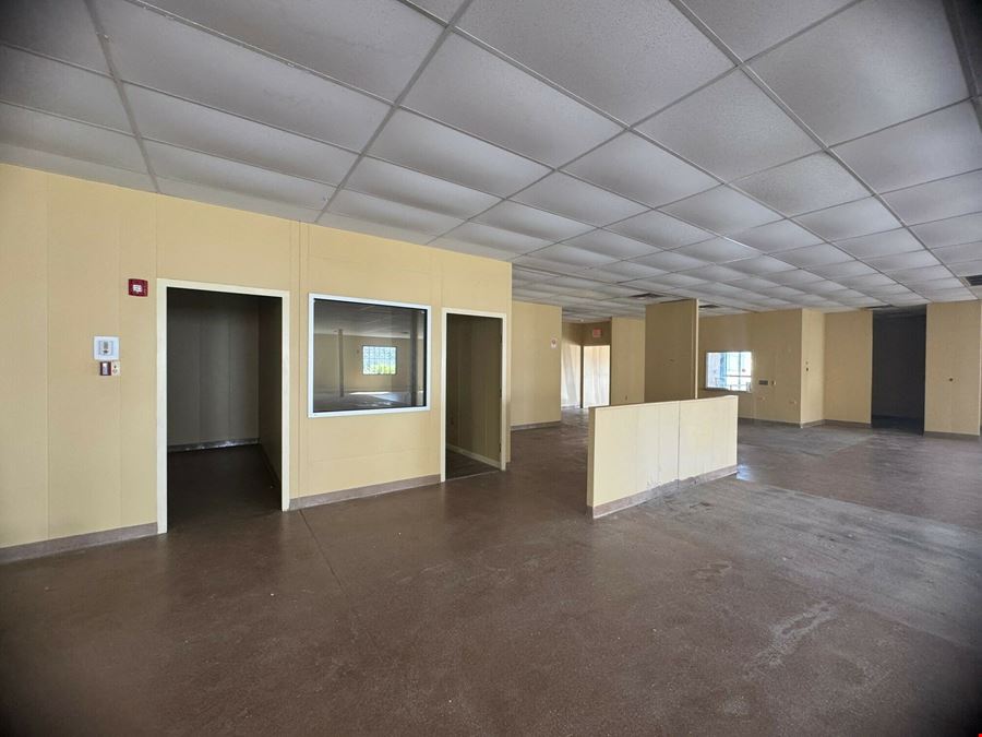 3909 Lake Ave.