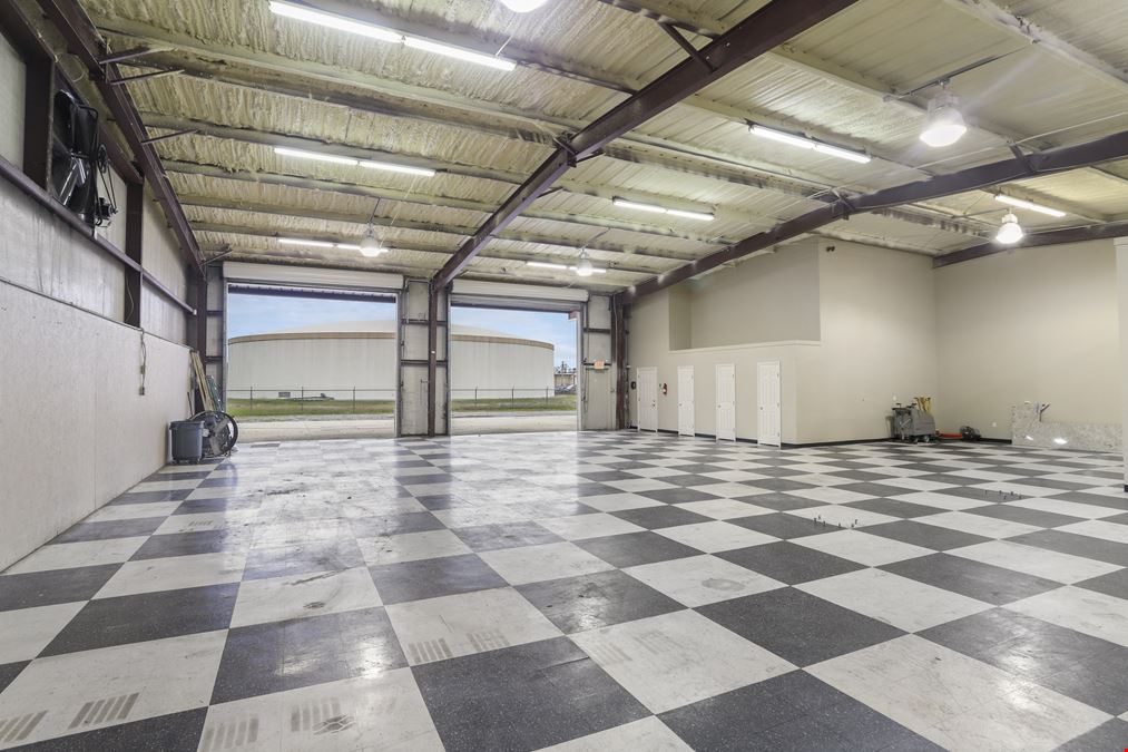 High Quality Office Warehouse w/ Parking and Laydown