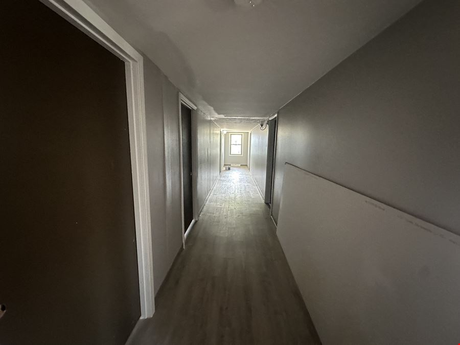 Motel & Single Family Home in Mazomanie