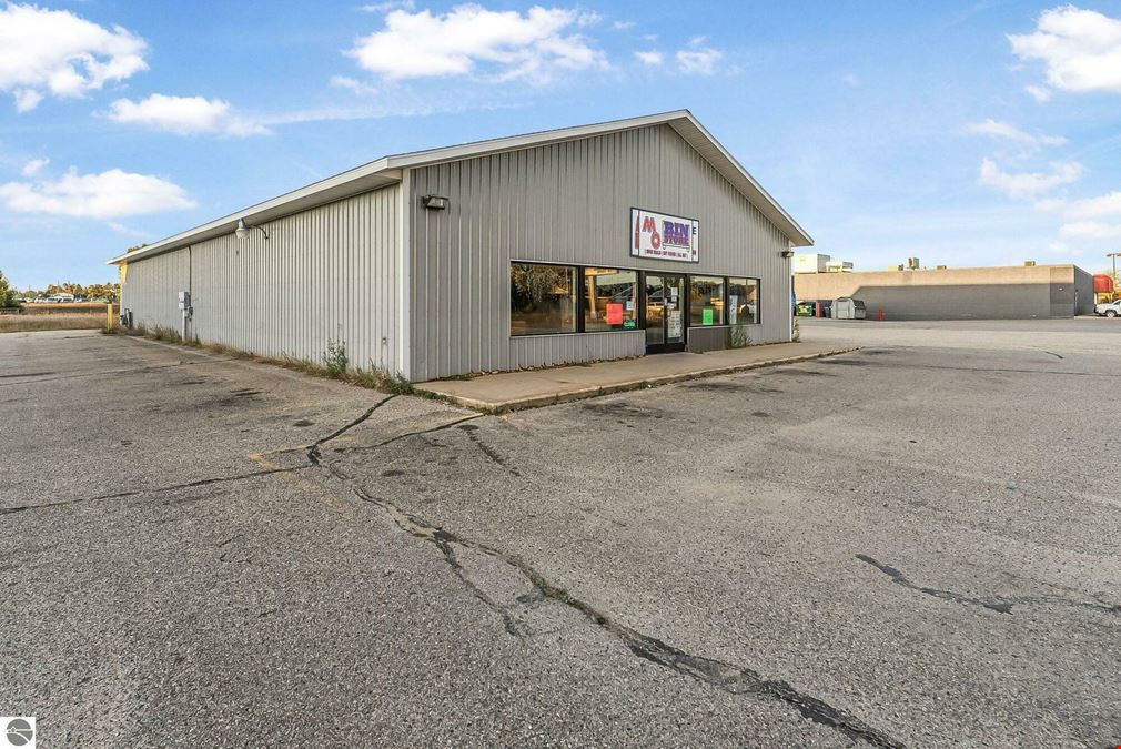 High-Visibility 5,000 SF Retail/Flex Space in Cadillac's North End Shopping District