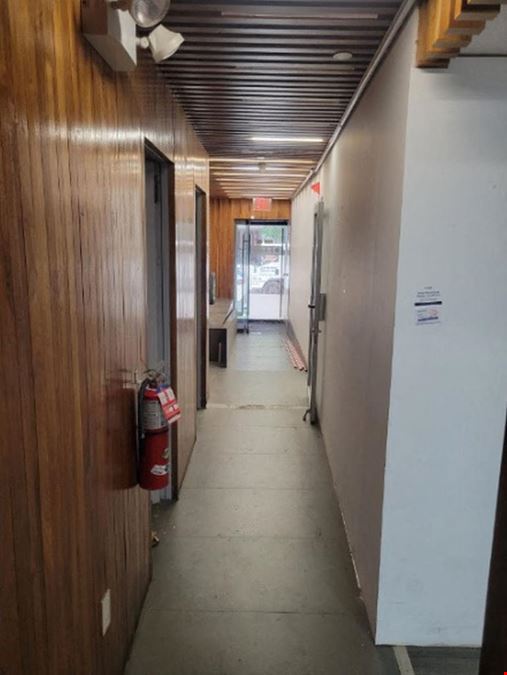 Spacious Restaurant Salon Pharmacy Retail Store Off Main Street Lease