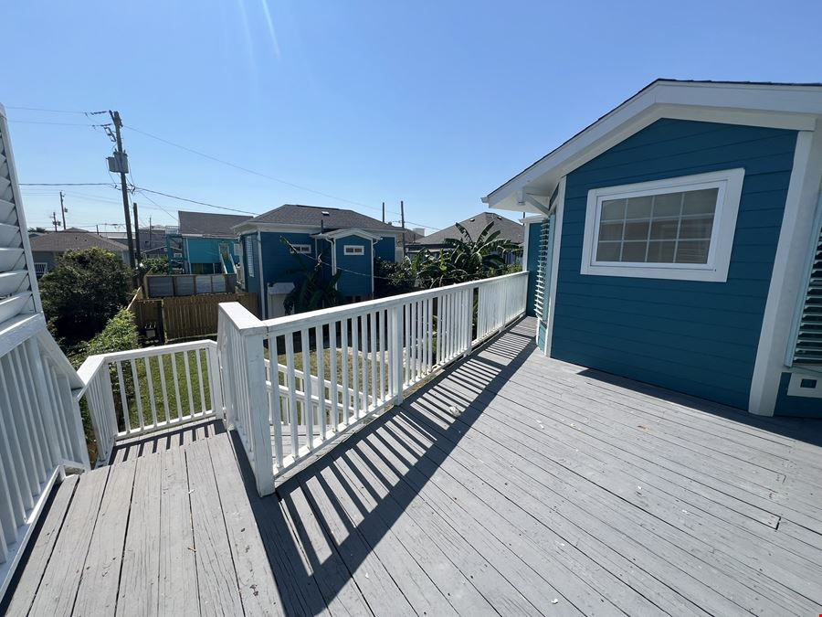 1623 Avenue N 1/2, Galveston 4-Plex Income Property Blocks from the Beach