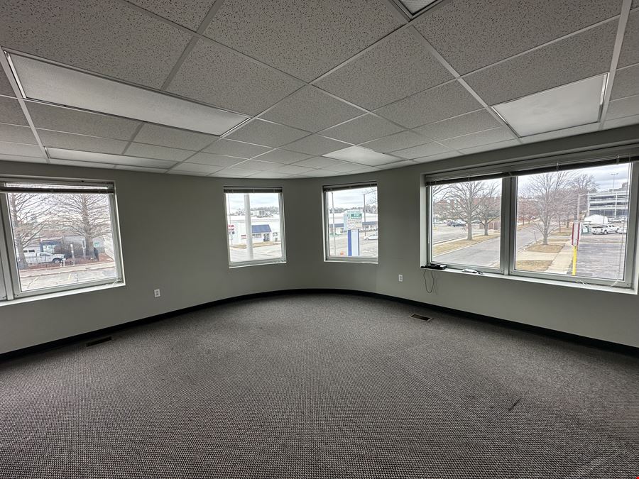 OFFICE & WAREHOUSE BUILDING FOR SALE