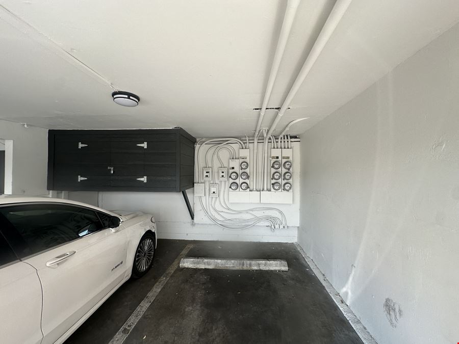 806 E Hyde Park Blvd