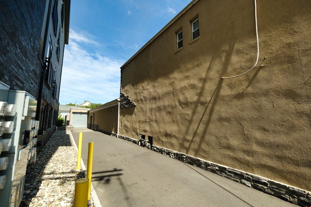 30 W Price St