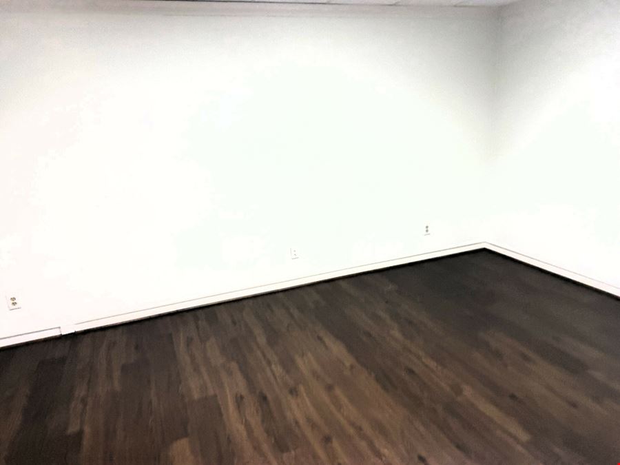 17300 Saturn Lane
