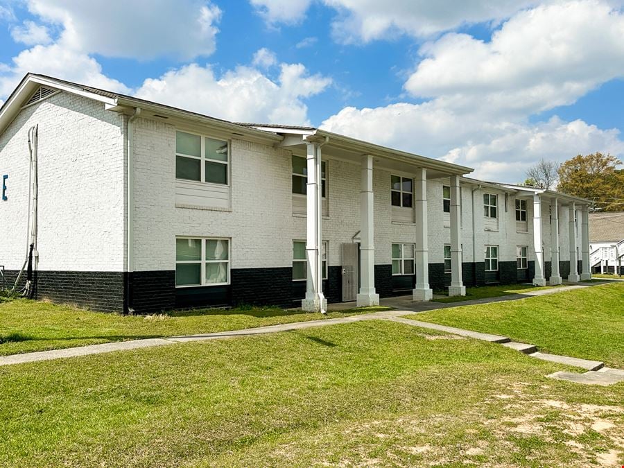 Recently Renovated Azul Door Apartment Complex | 8 Buildings