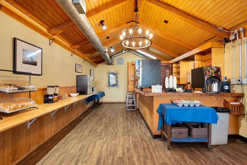 Tombstone Lookout Lodge
