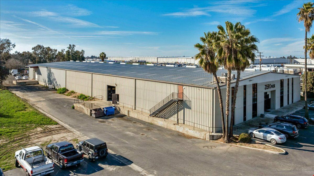 Freestanding Heavy Industrial Building w/ Office/Showroom on ±6.55 AC